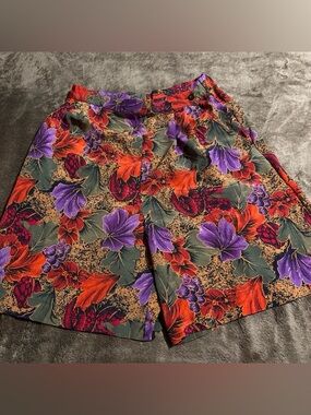 Vintage Joyce Floral Grape Print High Waisted Shorts Size 14